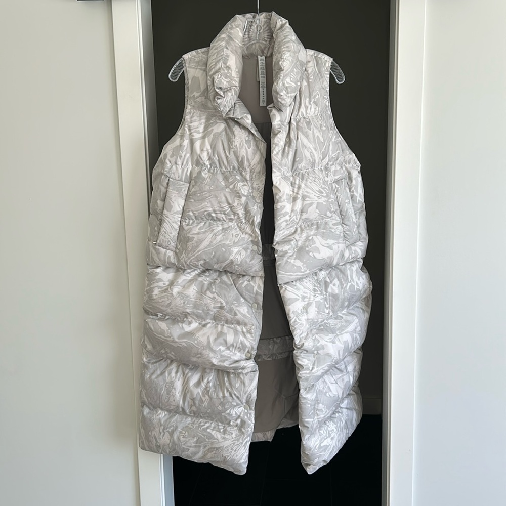 Lululemon Transformable Parka sz 4. Adjustable length vest.